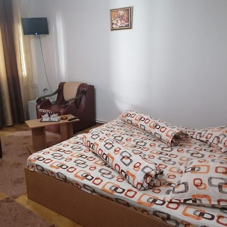 Pensiunea Pomi -Oesti Hotel Albestii Paminteni Exterior foto
