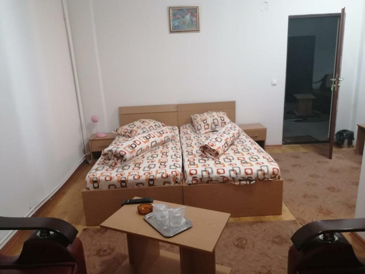 Pensiunea Pomi -Oesti Hotel Albestii Paminteni Exterior foto