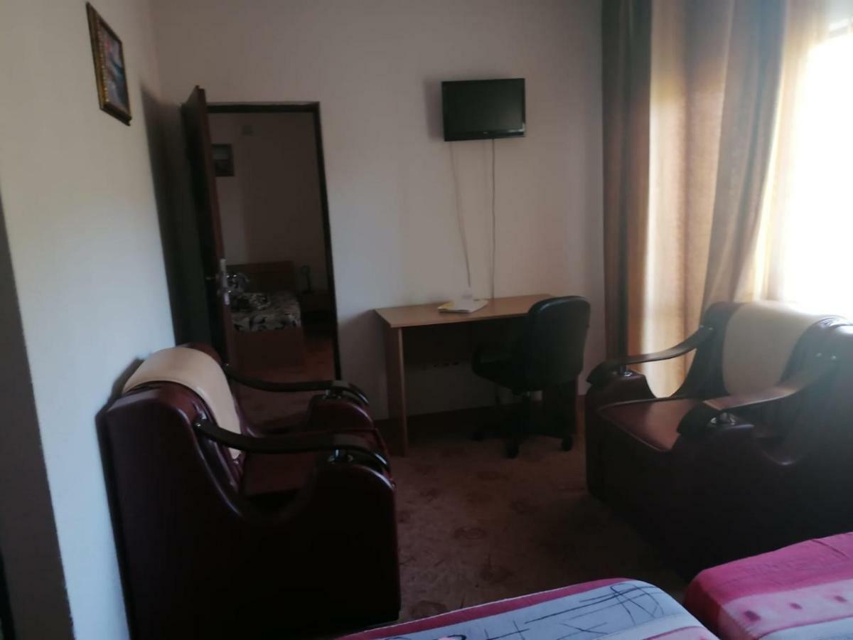 Pensiunea Pomi -Oesti Hotel Albestii Paminteni Exterior foto