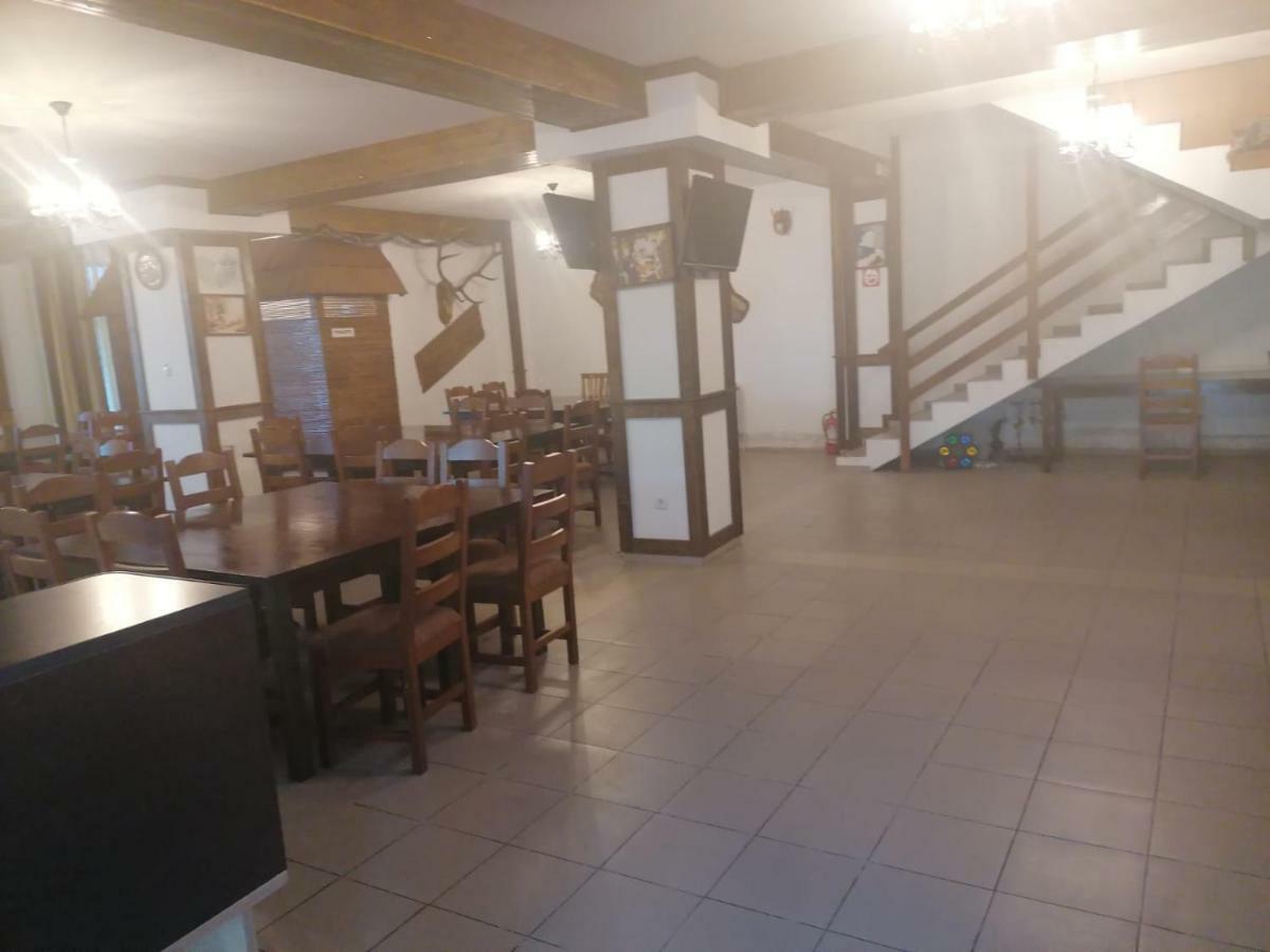 Pensiunea Pomi -Oesti Hotel Albestii Paminteni Exterior foto